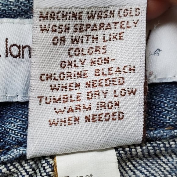 Liz Lange Maternity Medium Light Wash Distressed Jean Maternity Shorts Size XS - Picture 10 of 10